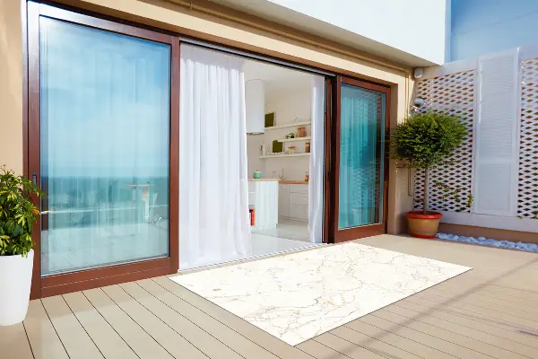 Moderní koberec na terasu Popraskané mramoru vzor