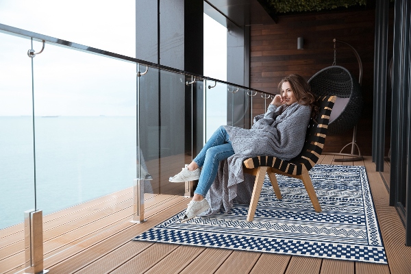Moderní koberec na terasu Geometrické stezka