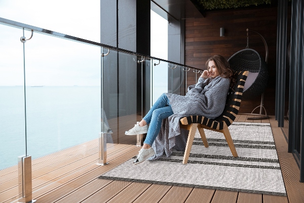 Moderní koberec na balkon Šedé čáry
