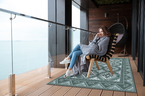 Moderní koberec na terasu Geometrie a ozdoby