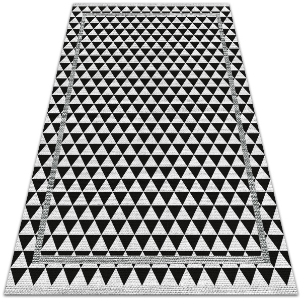 Moderní koberec na terasu Černé a bílé trojúhelníky
