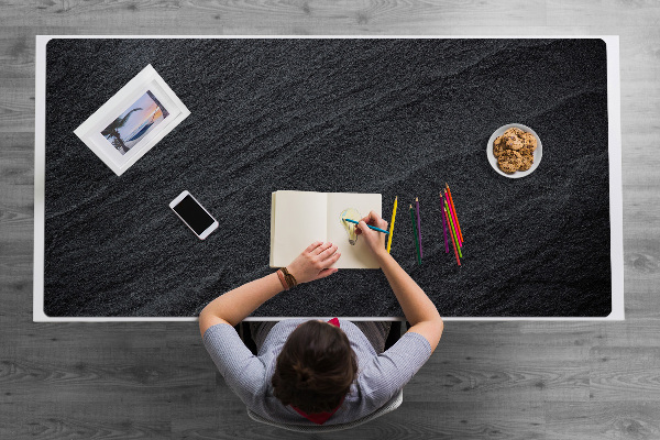 Velká ochranná podložka na stůl Černý písek