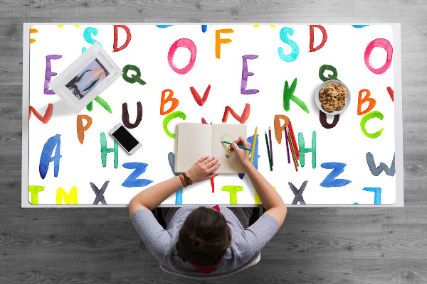 Pracovní podložka s obrázkem Barevné písmena