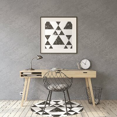 Podložka pod židli Černé a bílé trojúhelníky