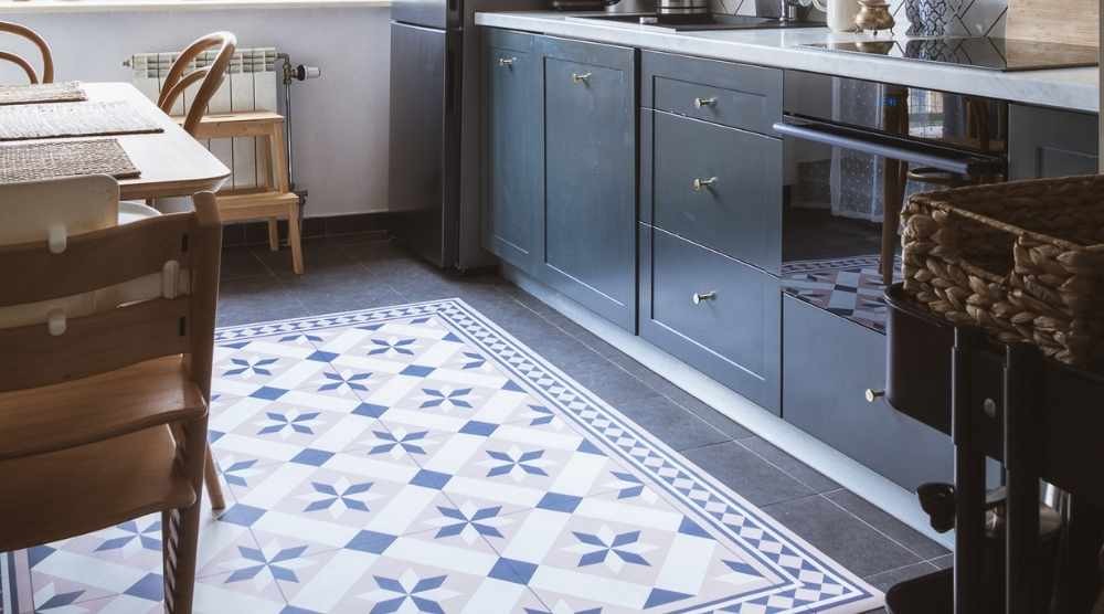 jak zakrýt staré dlaždice